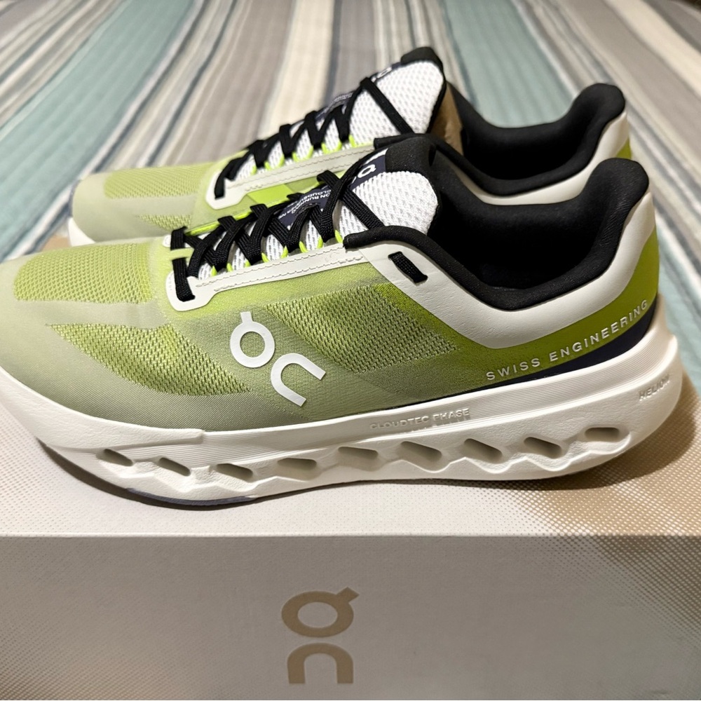 On Running Women's Sneakers in Green and White (Brand New) Unisex 9.0 M/ 10.0 W